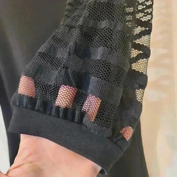 NY Collection Women's Black Poly/Spandex Knit Lace Half Length Sleeve Top EUC - Picture 9 of 12